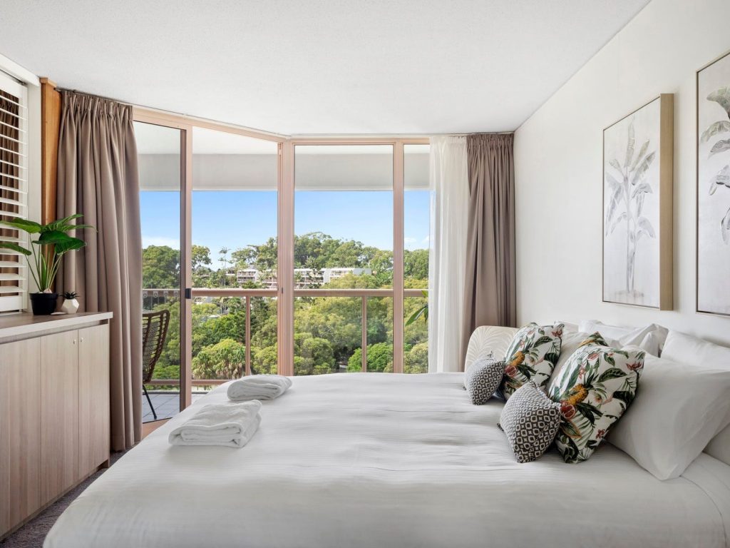Master bedroom - resort views
