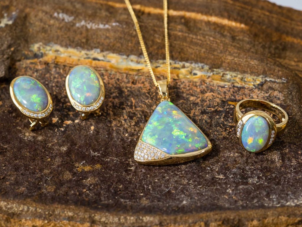 A beautiful gold Australian opal jewellery set from The Opal Centre.